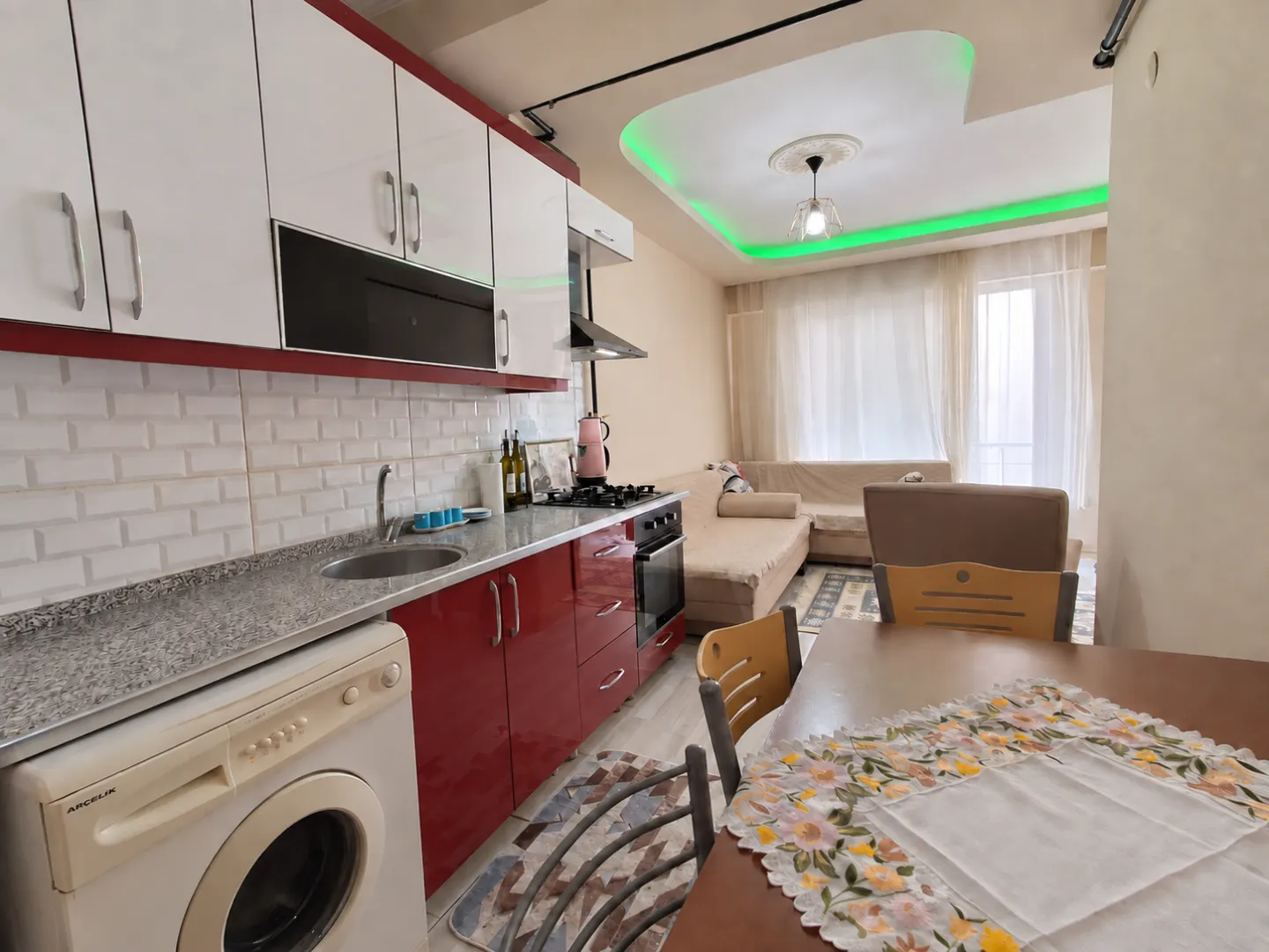 Merkezi Konumda | Toplu Taşımaya Yakın | Eşyalı Satılık 1+1
