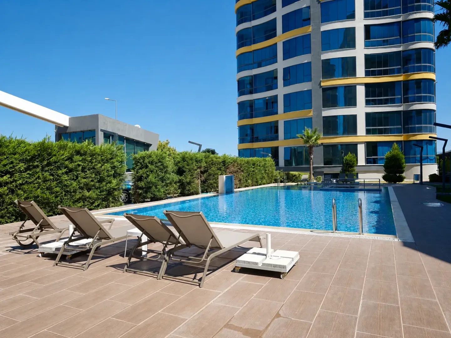 GAZİEMİRDE HAVUZLU SİTEDE LÜKS TERAS DAİRE - Heryere 15 Dk