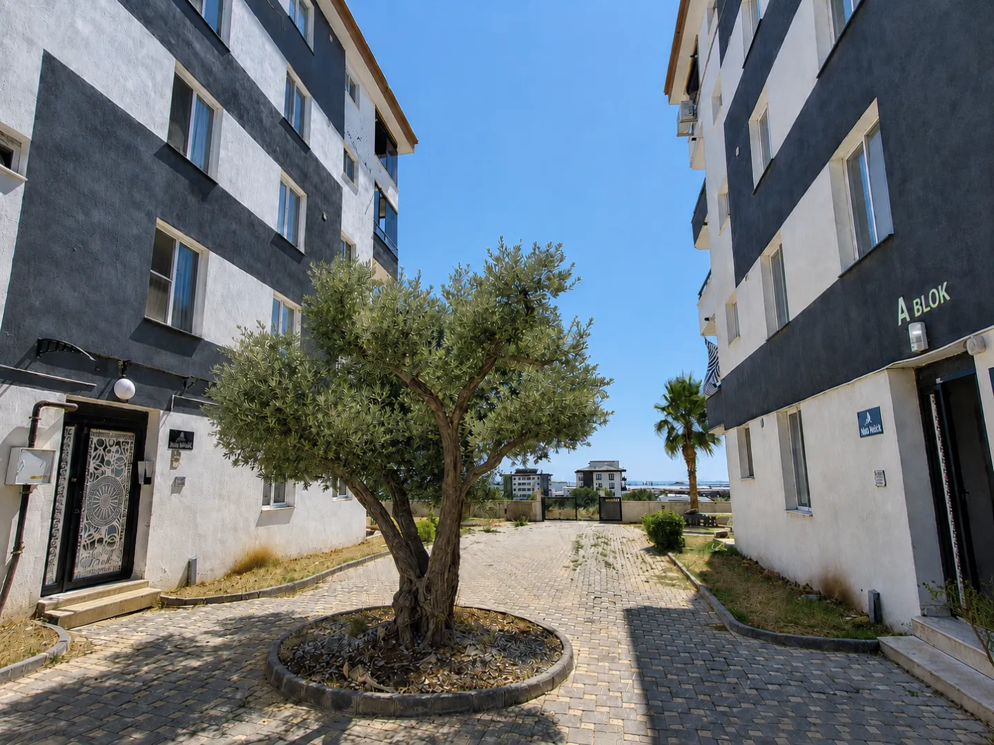 İNÖNÜ MAHALLESİ Sara Evleri Sitesi'nde  ÖZEL BAHÇELİ EŞYALI 1+1 SATILIK DAİRE