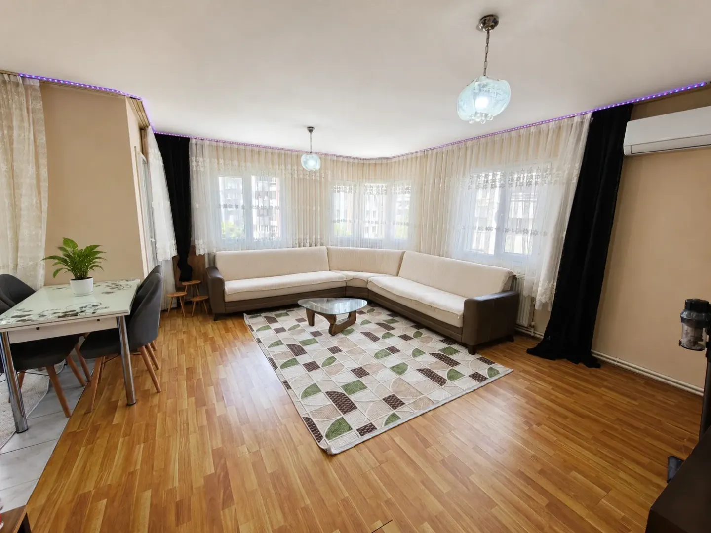 Merkezi Konumda 2 Banyolu, 2 Balkonlu Aydınlık 2+1 Daire