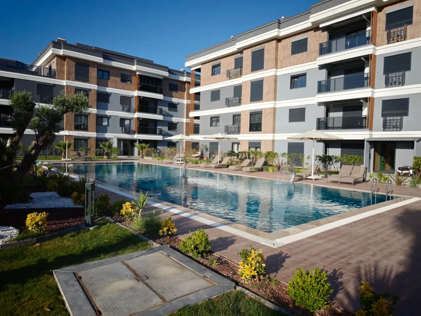 HILL SHINE Sitesinde Havuz Cepheli 3+1 DAİRE